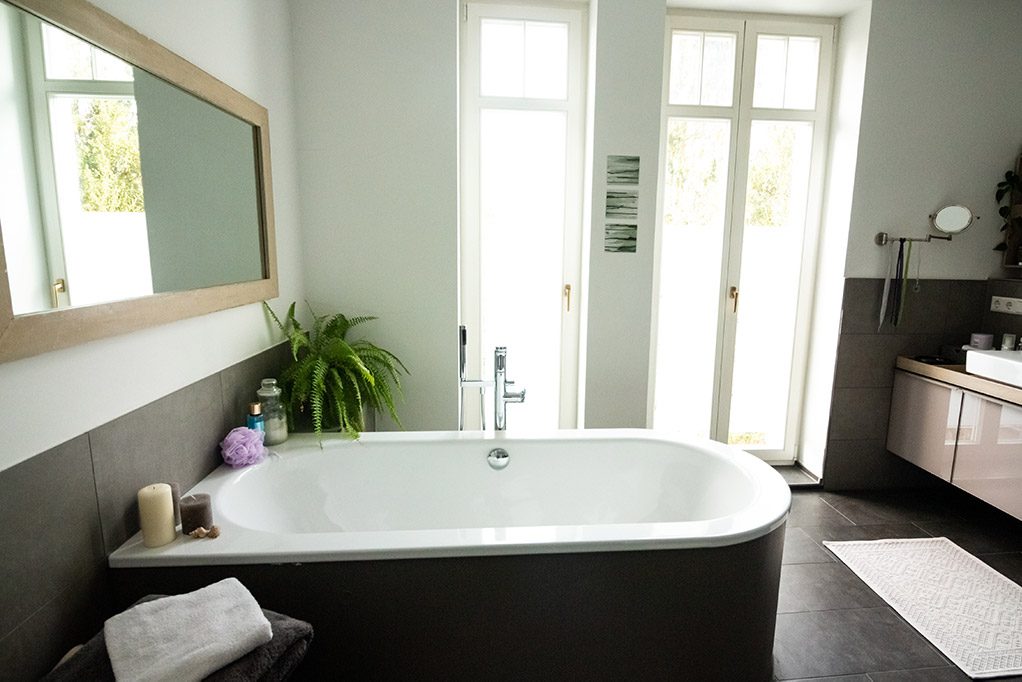 Moment- Tub Image